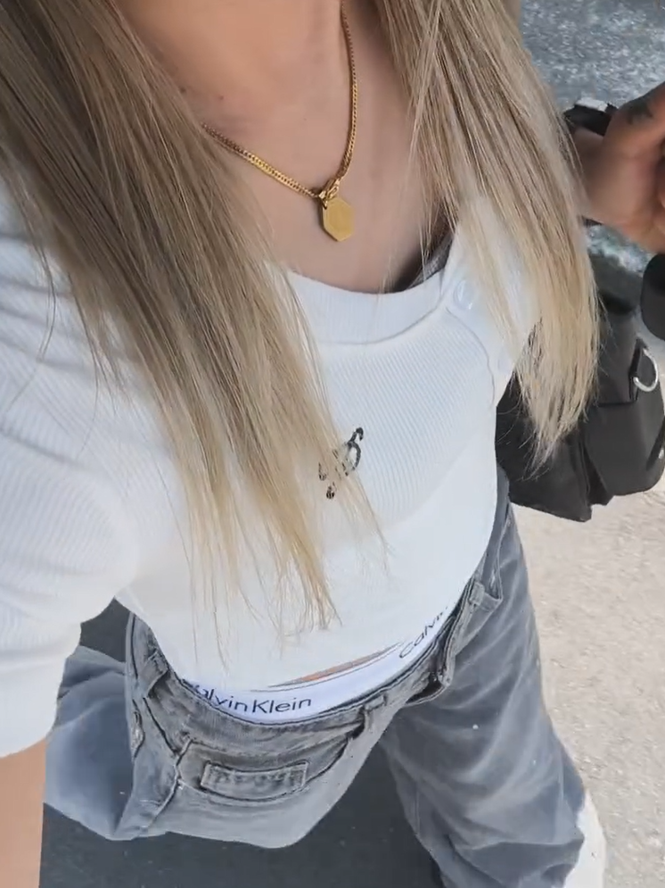 「kozu_777」VネックホワイトTシャツ TK0049