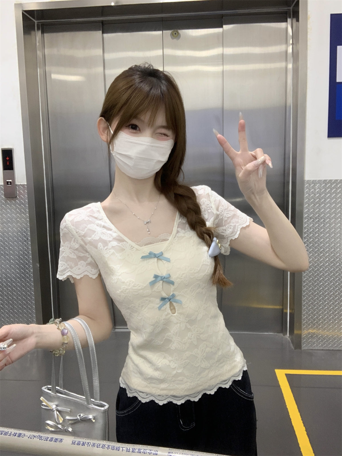 「程よい透け感」レースリボンアイスシルクカットアウトTシャツ TK0262