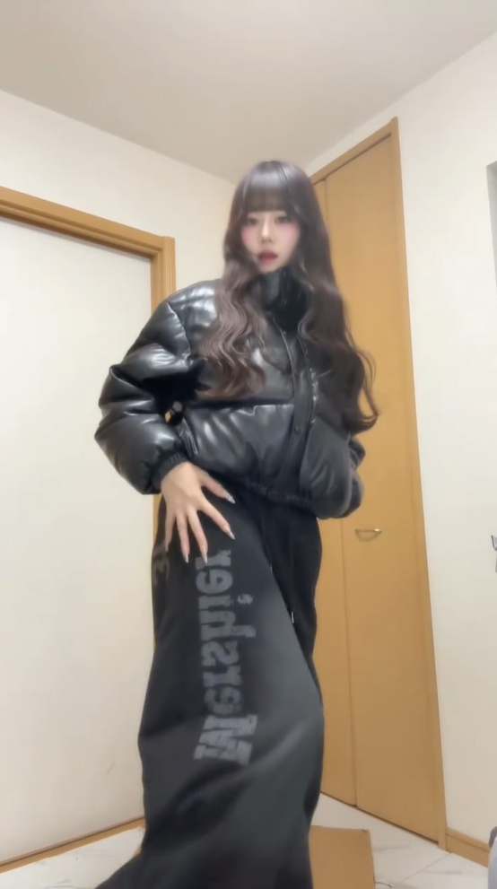 「yui_shirakawa」ブラックグラデーション カーブスウェットパンツ  TK0288