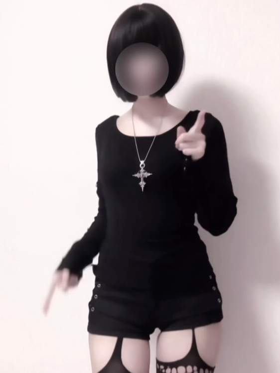 「__u3xy」前後2WAYストリートロゴプリントロンT TK0376