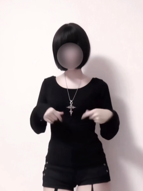 「__u3xy」前後2WAYストリートロゴプリントロンT TK0376