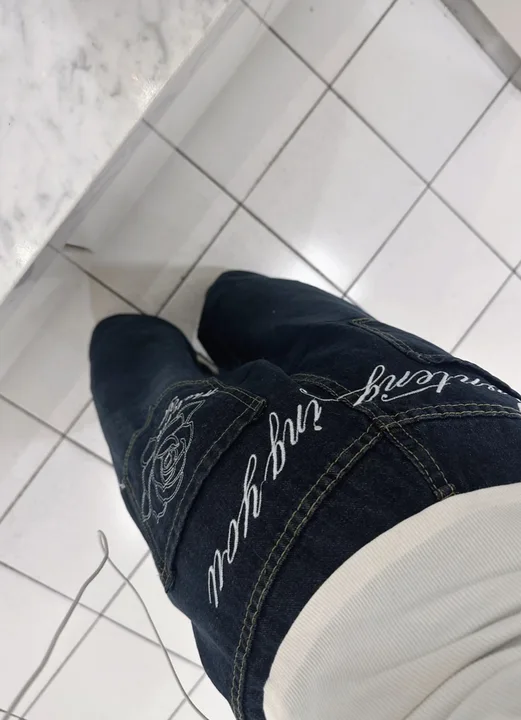 「evh1al4」ローズ刺繍デニムパンツ TK0268