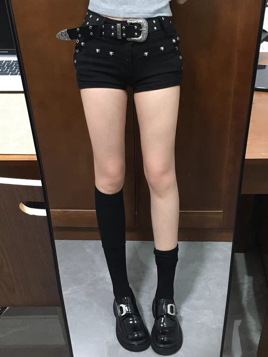 スタッズローウエストデニムショートパンツ TK0551